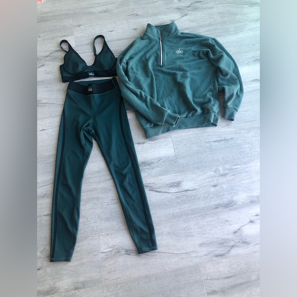 ALO Yoga Winter Ivy Line Up Set & Sweater